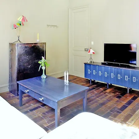 In Normandy Near Pebble Apartment *